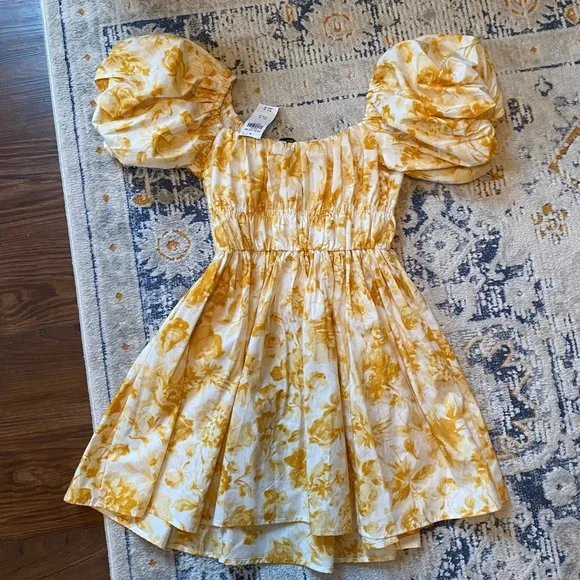 NWT Abercrombie & Fitch Yellow Dress (Medium Petite) NWT Abercrombie & Fitch Yellow Dress (Medium Petite)